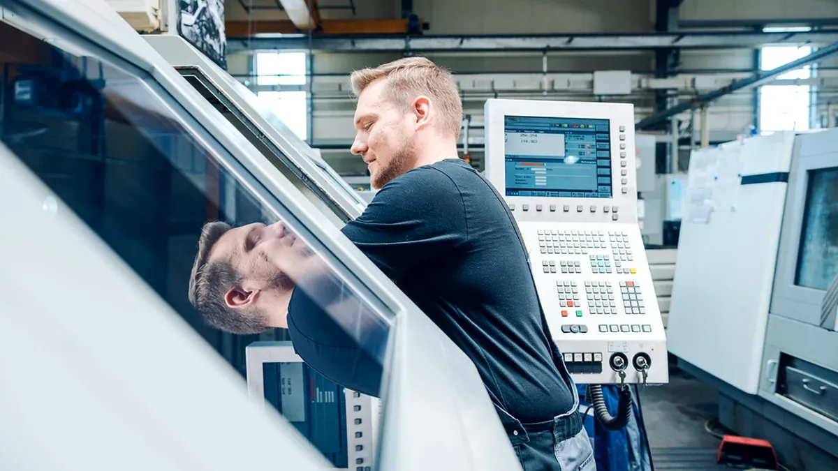 Luzhong Heavy-Duty Precision CNC Machine Tool Workshop